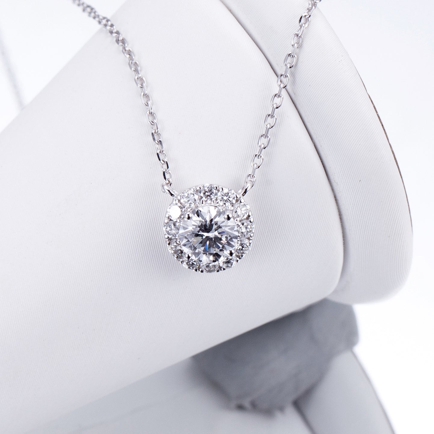 Halo Diamond Pendant (0.30ct ~ 1.50ct)